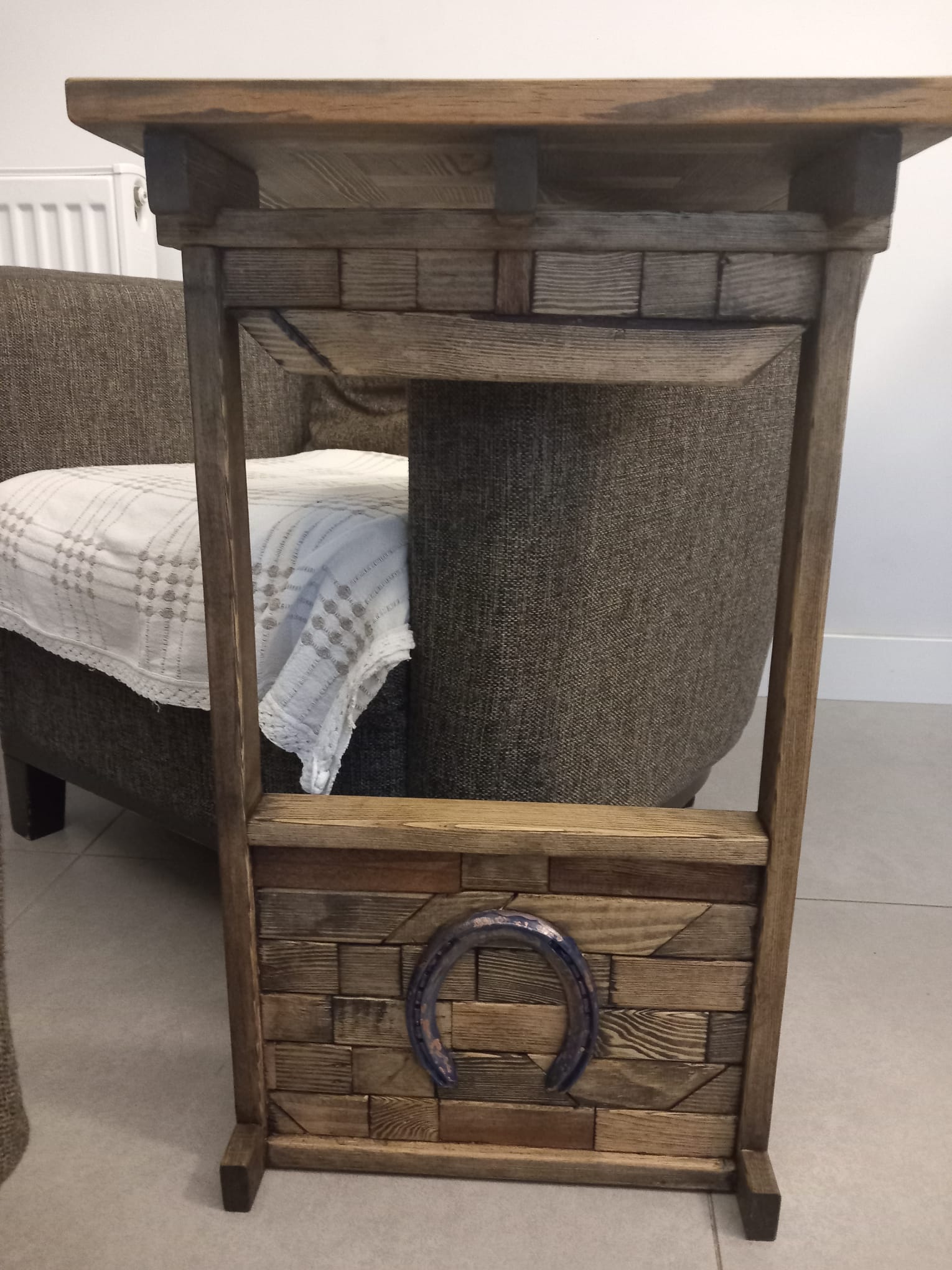 C Sehpa (at nalı) - Resim 1